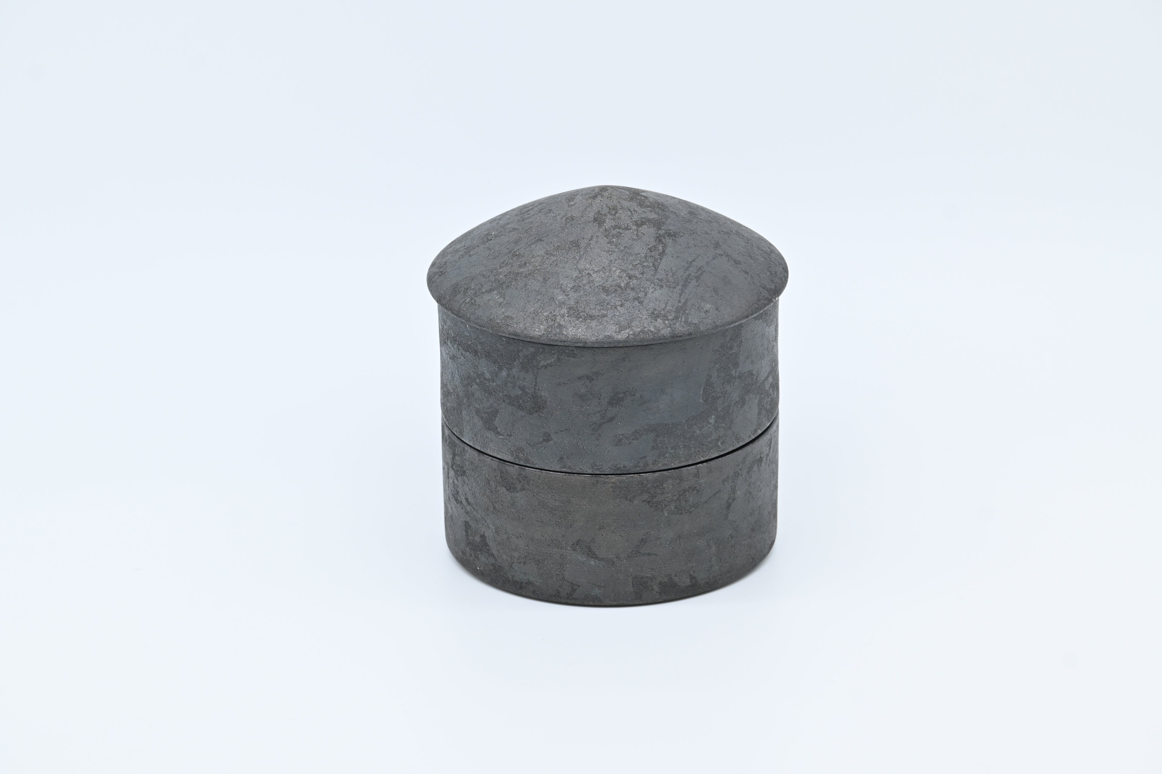 木漆工とけし　とんがり丸重　銀/ Kishikkou Tokeshi — Tongari Maruju (Pointed Round Tiered Box) / Silver