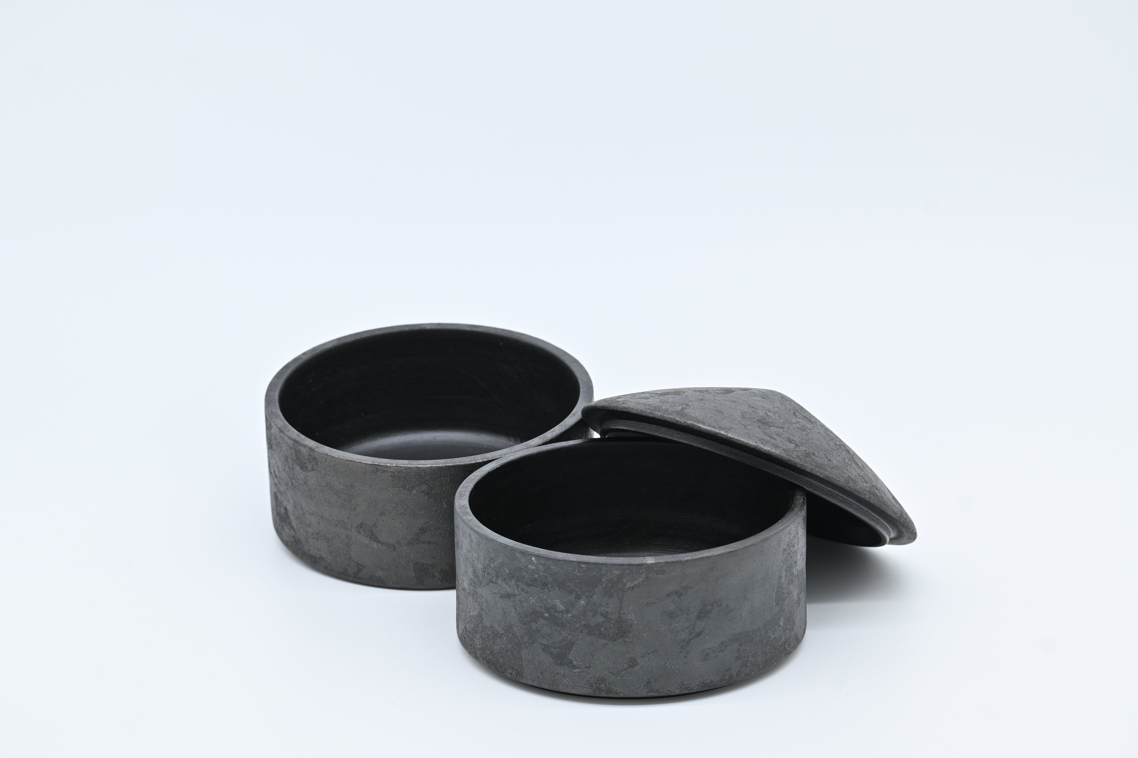 木漆工とけし　とんがり丸重　銀/ Kishikkou Tokeshi — Tongari Maruju (Pointed Round Tiered Box) / Silver