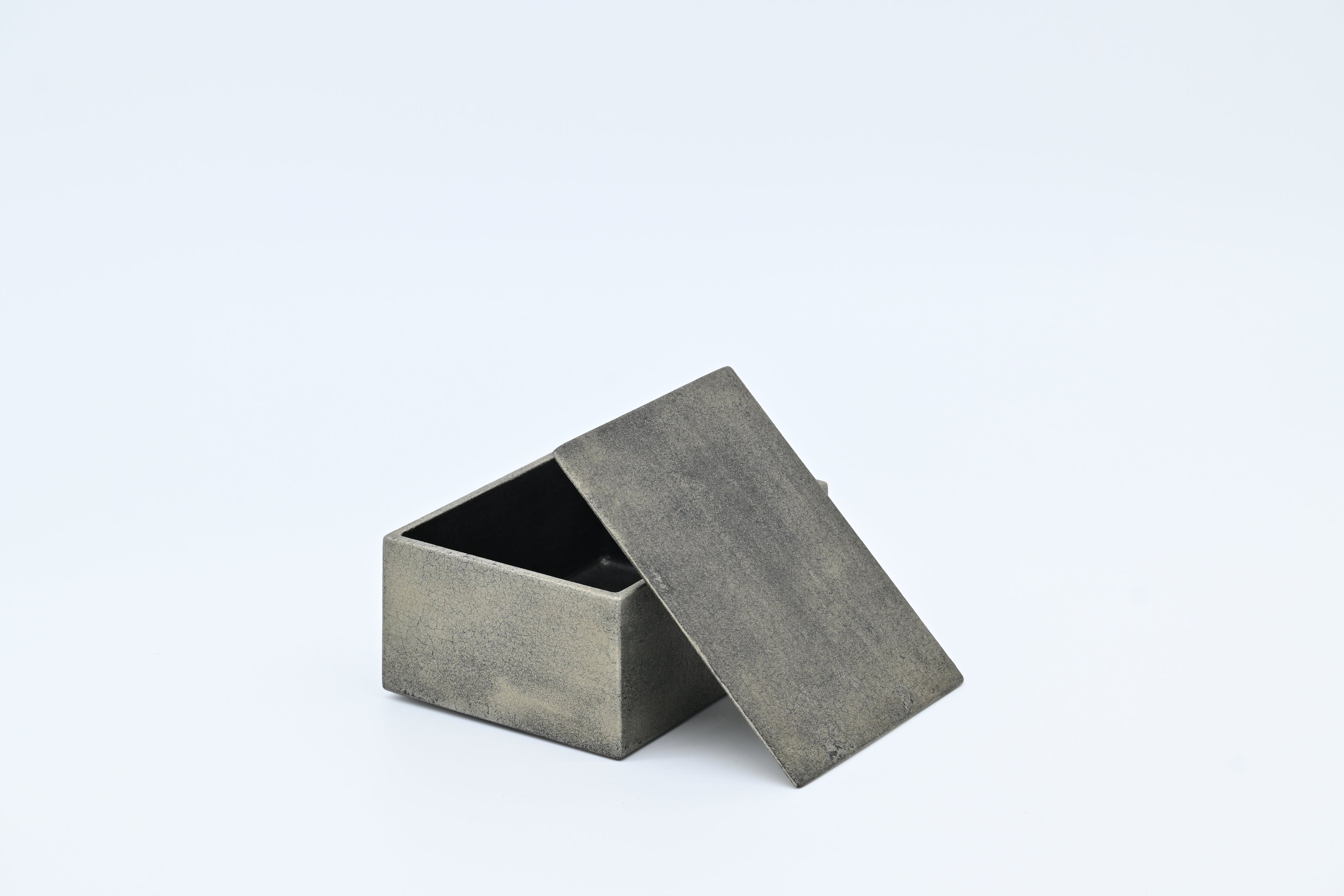 木漆工とけし　小箱 鍵入れ 　錫/ Moku-Shikko Tokeshi — Small Wooden Box & Key Keeper / Pewter (Suzu)