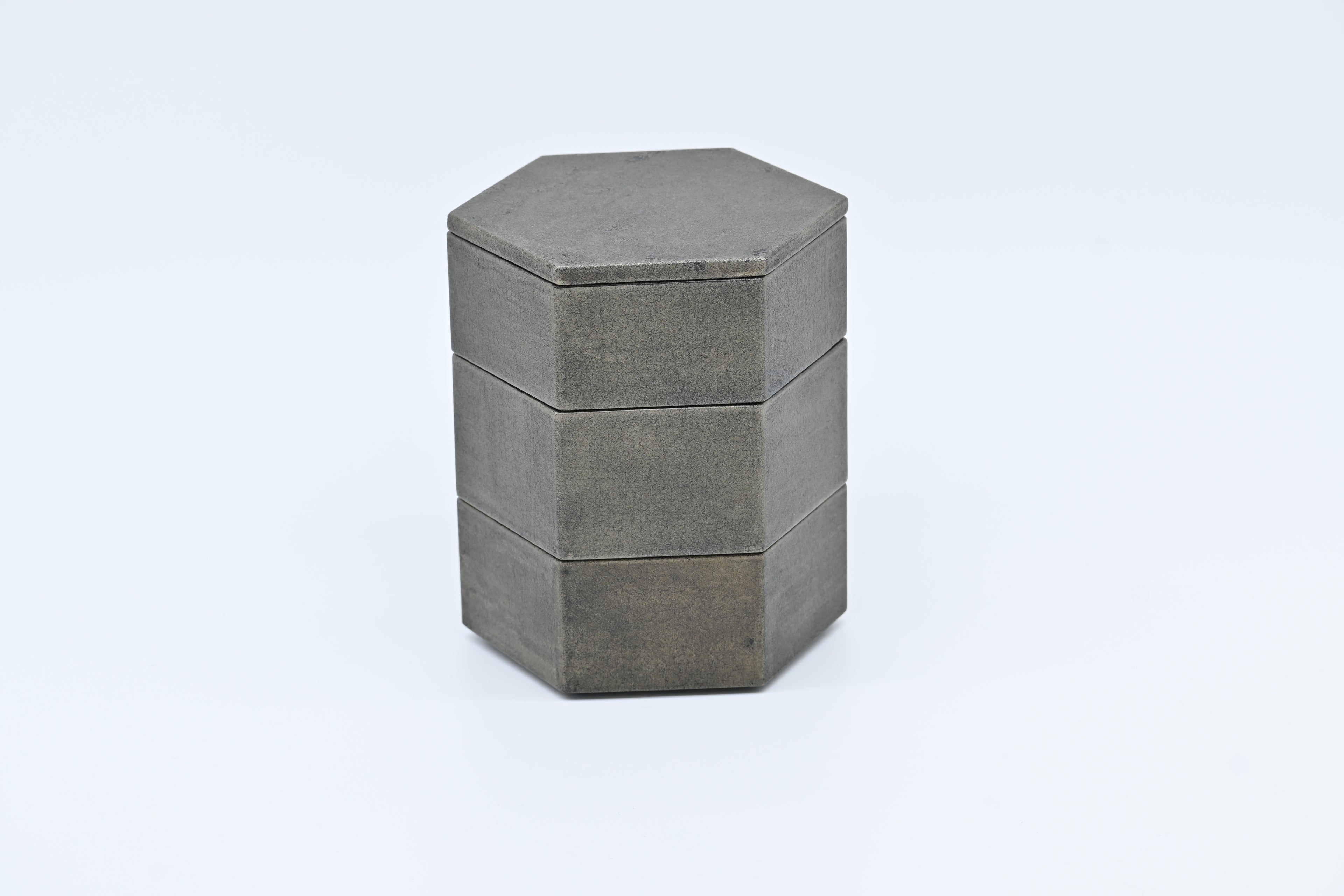 木漆工とけし 六角三段重箱  (錫 )/Moku-Shikko Tokeshi — Hexagonal 3-Tier Jubako (Bento Box) / Pewter (Suzu)