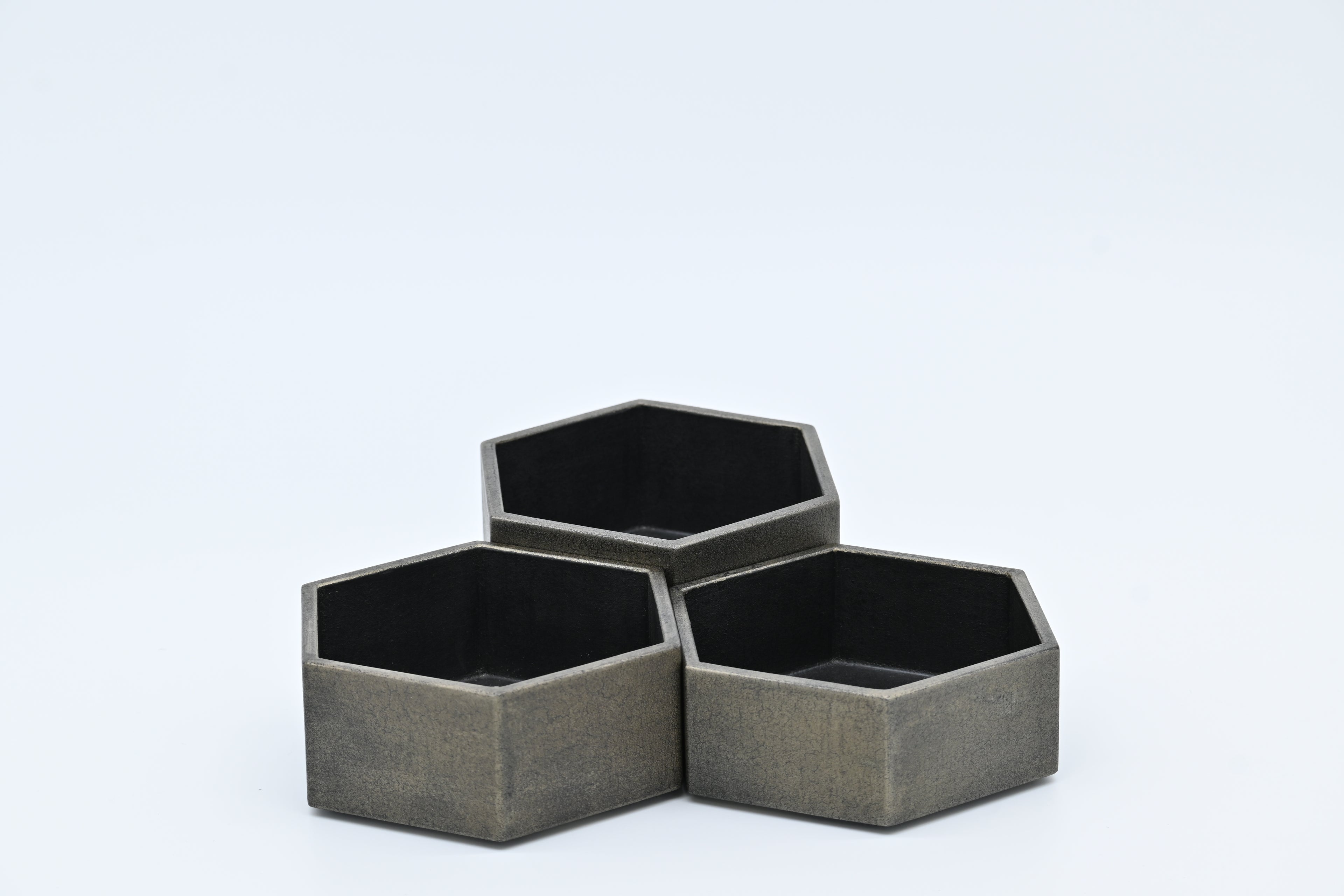 木漆工とけし 六角三段重箱  (錫 )/Moku-Shikko Tokeshi — Hexagonal 3-Tier Jubako (Bento Box) / Pewter (Suzu)