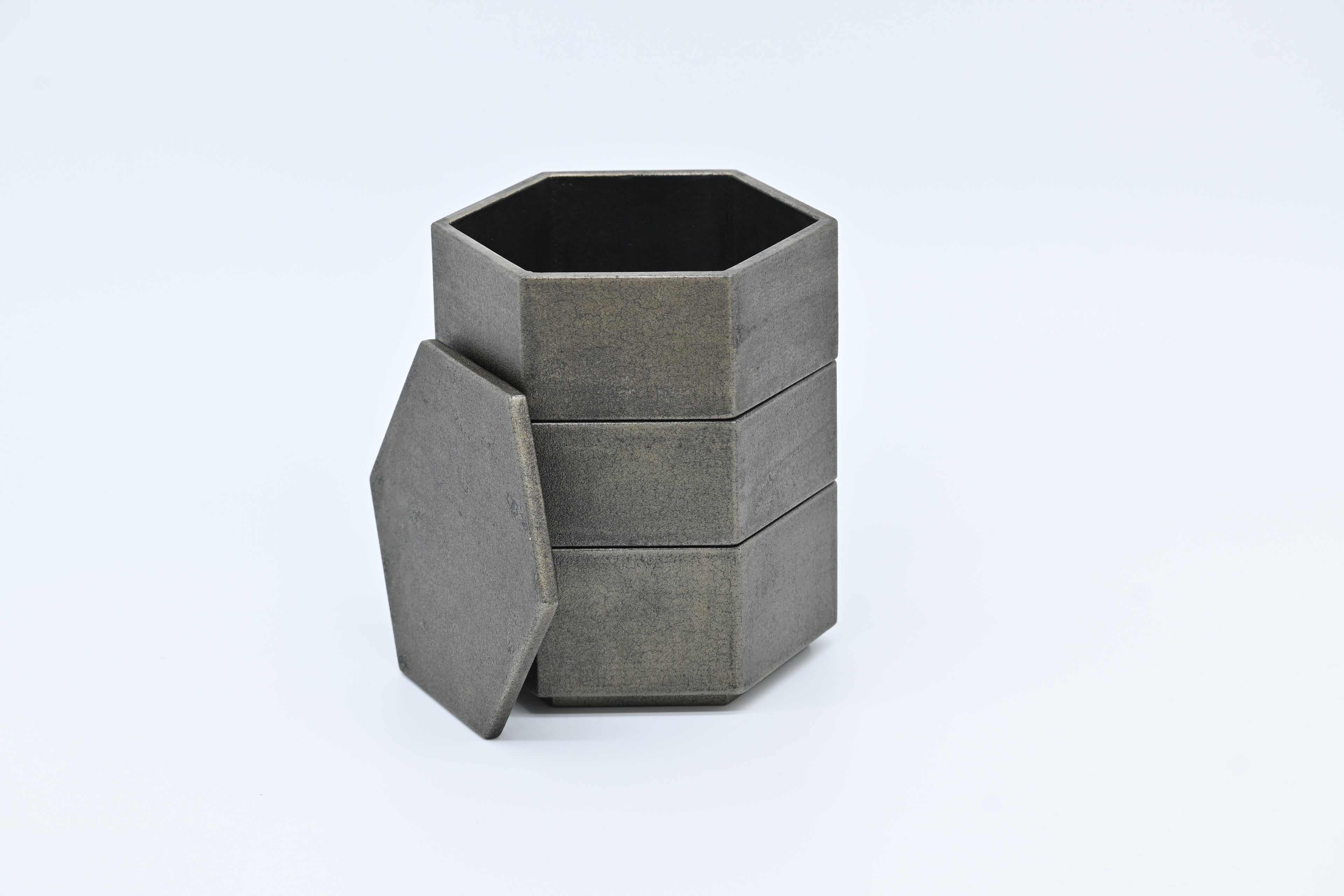 木漆工とけし 六角三段重箱  (錫 )/Moku-Shikko Tokeshi — Hexagonal 3-Tier Jubako (Bento Box) / Pewter (Suzu)