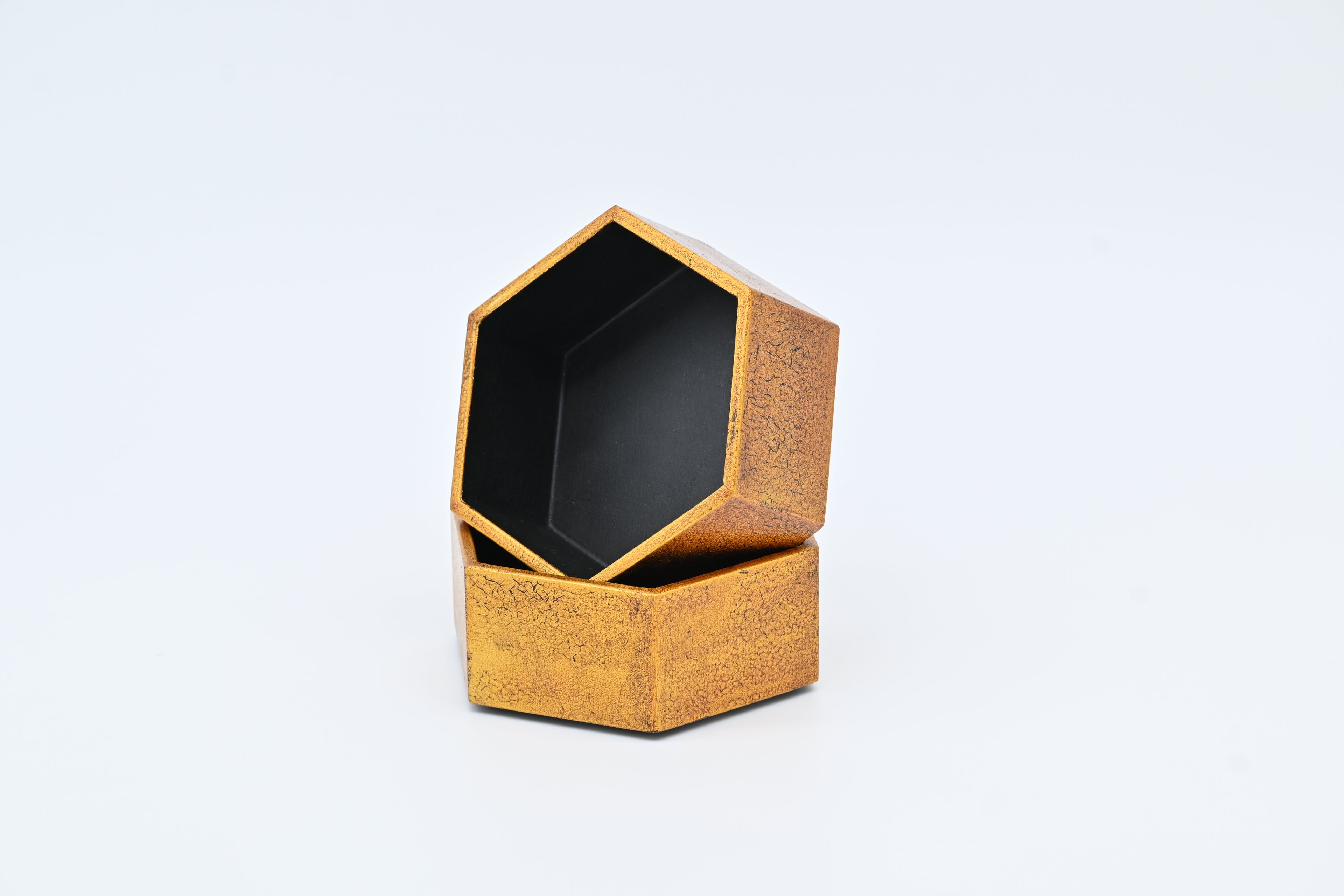 木漆工とけし　六角三段重箱（金）/Moku-Shikko Tokeshi — Hexagonal 3-Tier Jubako (Bento Box) / Gold