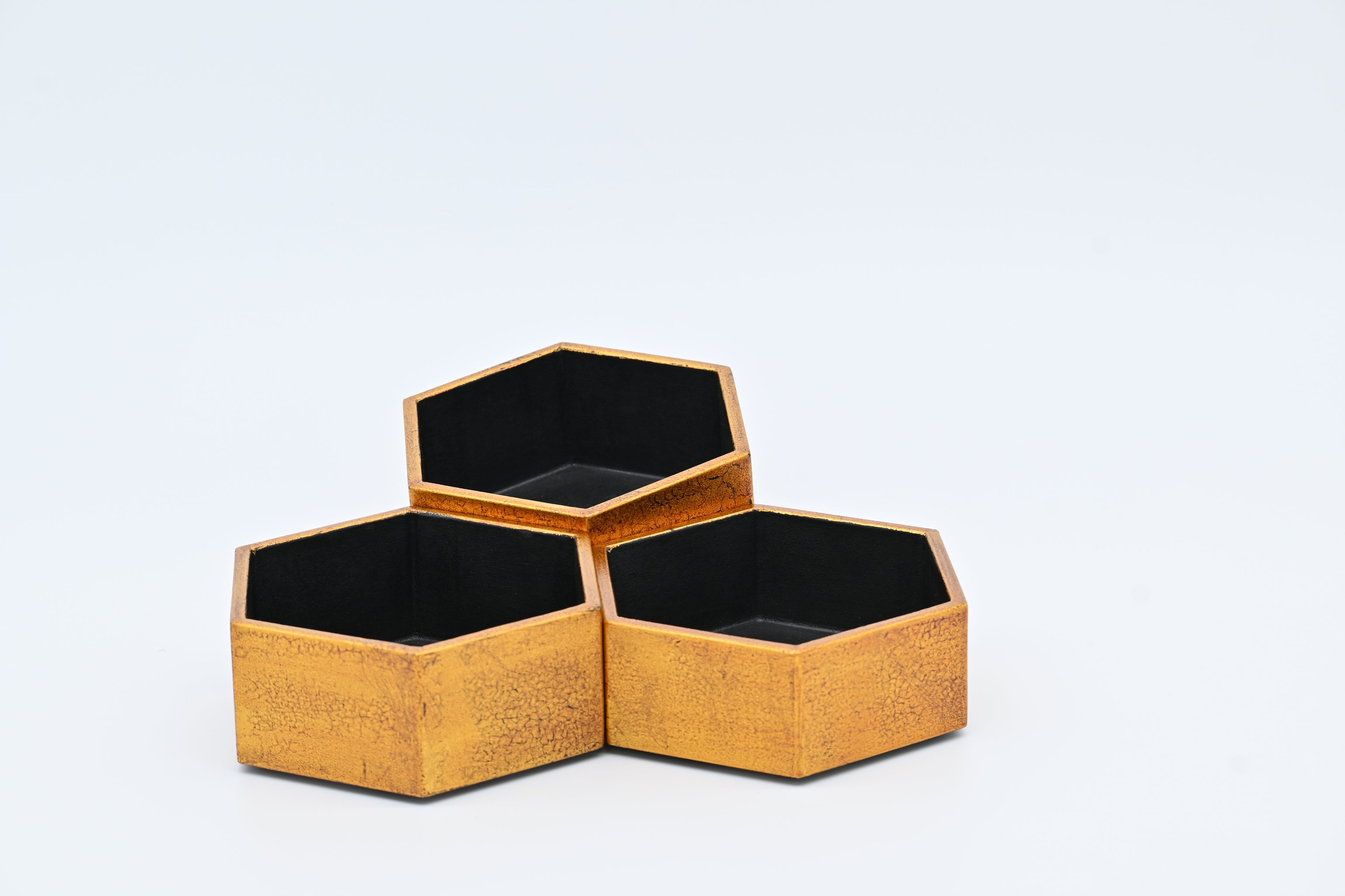 木漆工とけし　六角三段重箱（金）/Moku-Shikko Tokeshi — Hexagonal 3-Tier Jubako (Bento Box) / Gold