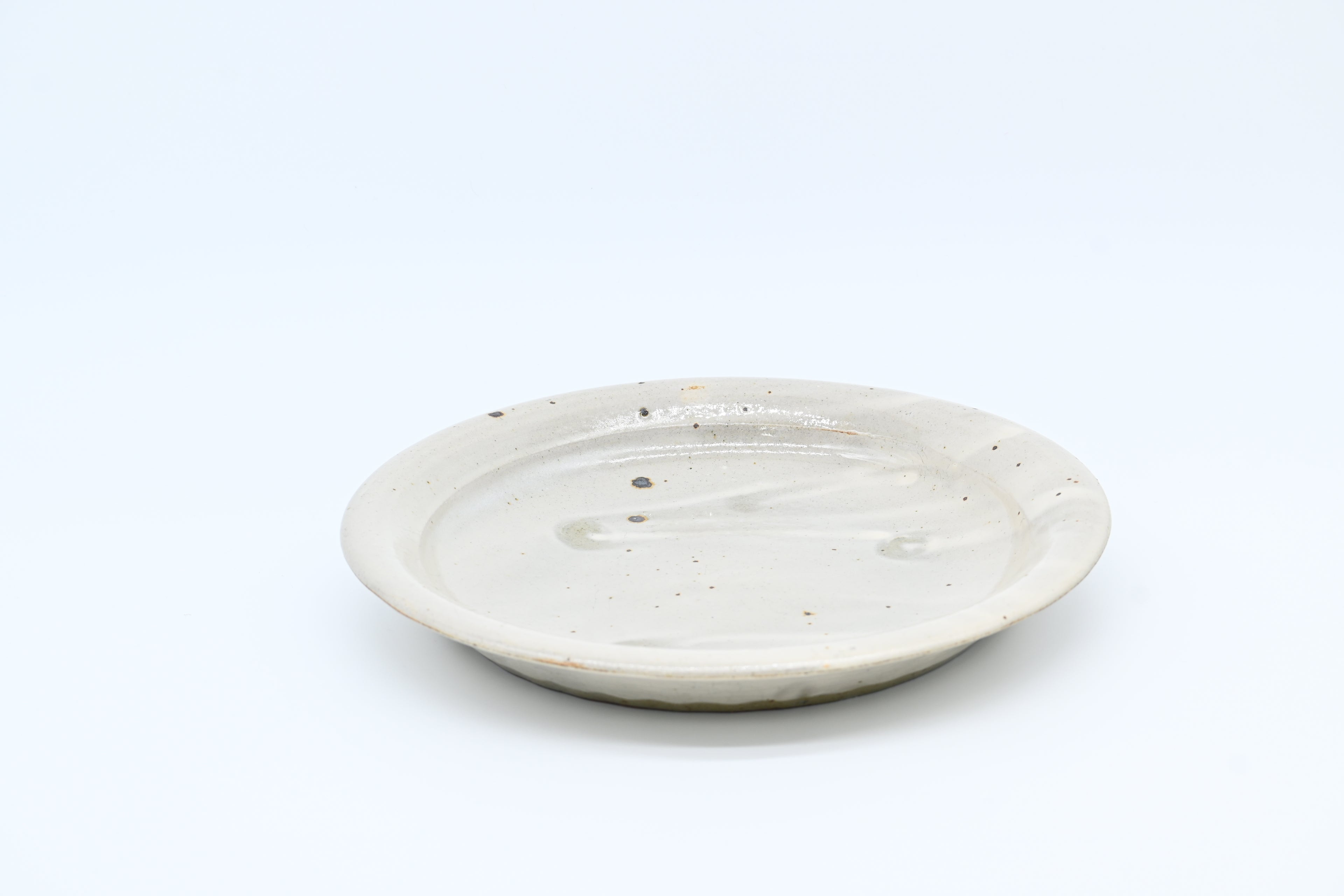 monohanako 陶器　丸渕ディナープレート/ポツポツ粉引 /monohanako — Round Rim Dinner Plate / Potsupotsu Kohiki